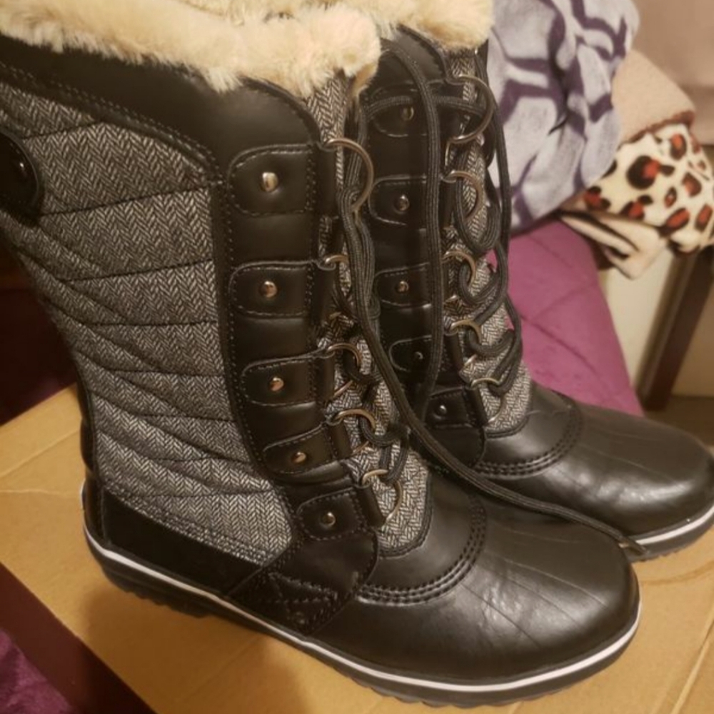 Snow boots - Picture 2 of 3